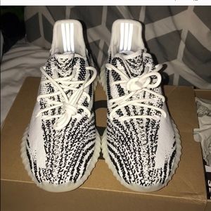 Yeezy Boost 350 v2 Zebra